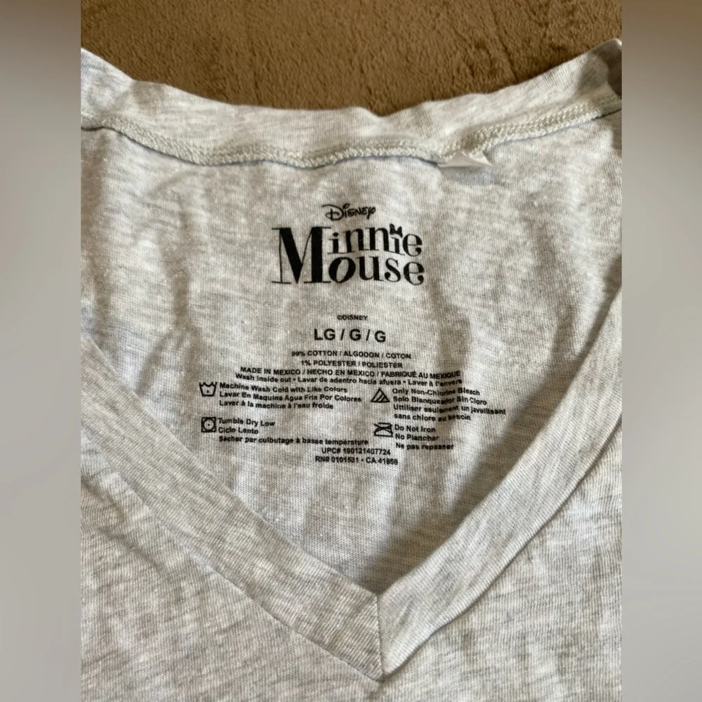 Minnie Mouse • graphic tshirt • size large - Picture 2 of 3